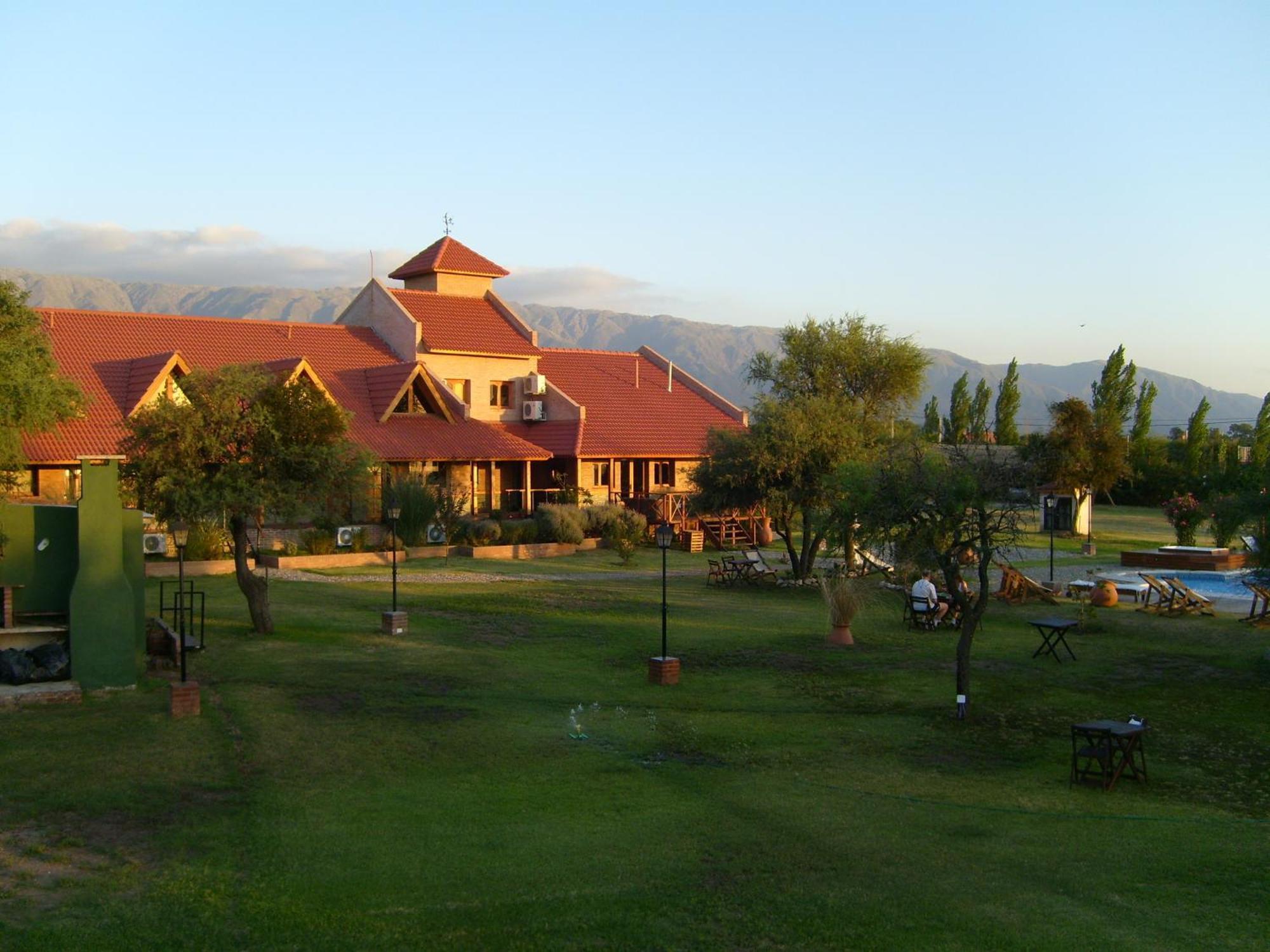 Lauquen Pilmaiquen Y Spa Villa de Merlo Bagian luar foto