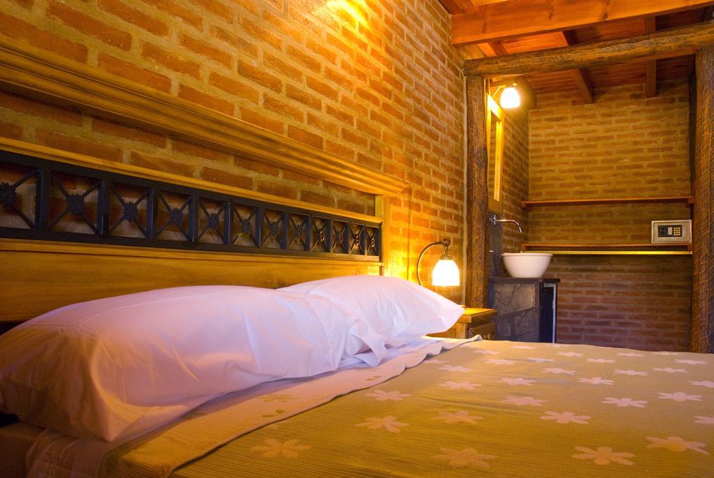 Lauquen Pilmaiquen Y Spa Villa de Merlo Bagian luar foto